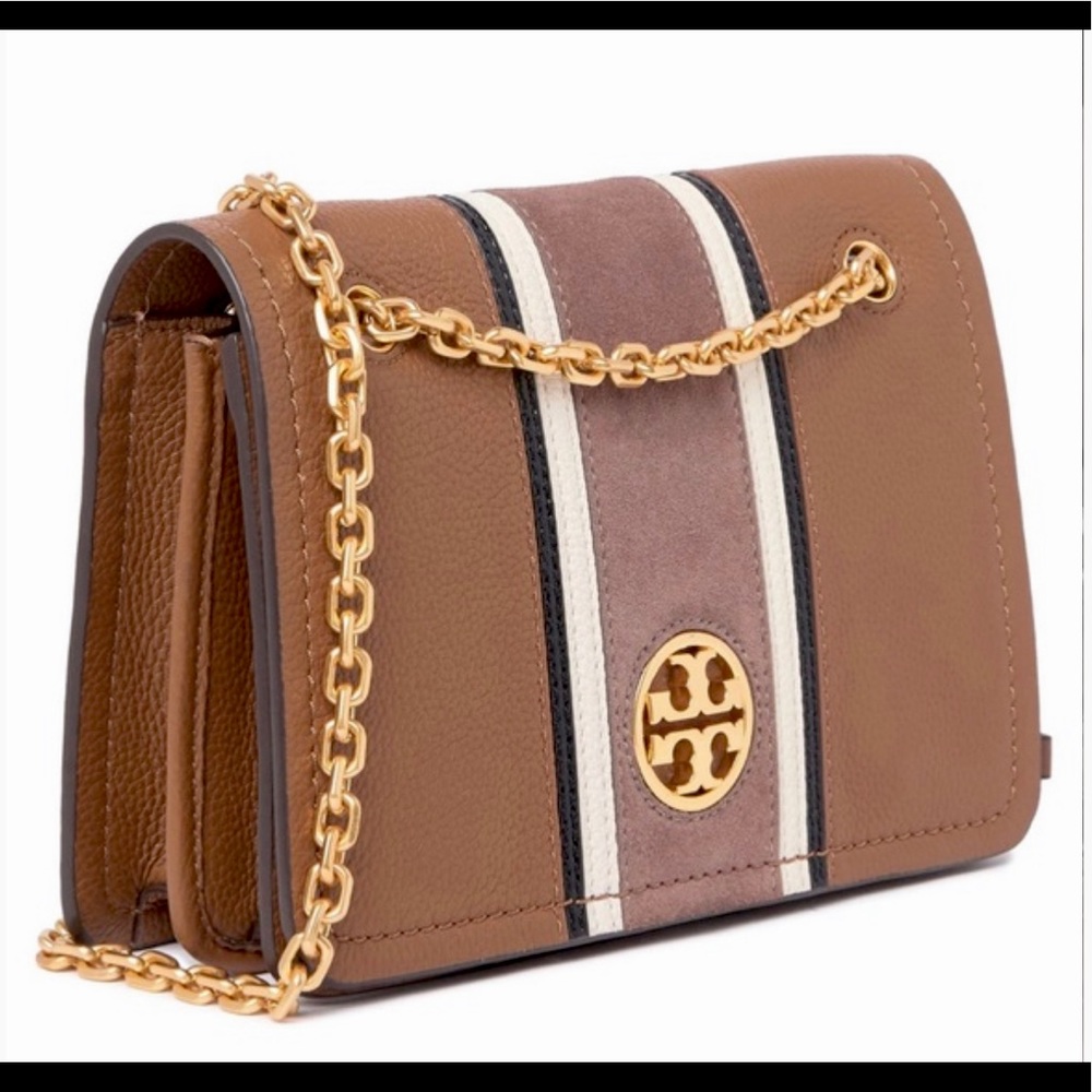 Tory Burch Carson Stripe Shoulder Bag. Beautiful and versatile 👜👜👜